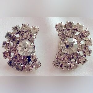 Garne 1950s Rhinestone ClipOn Earrings